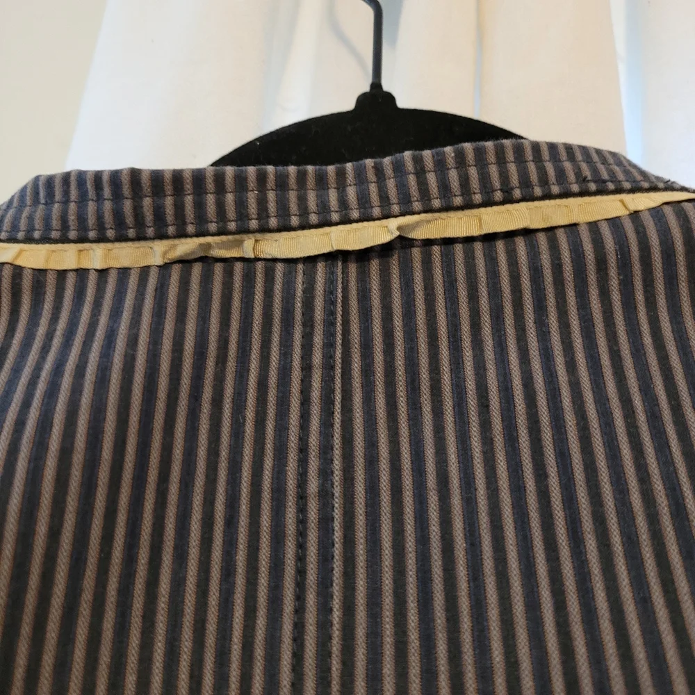 APOSTROPHE WOMENS SIZE 8 GRAY STRIPED STRUCTURED BLAZER-TIES IN THE FRONT - Picture 8 of 15